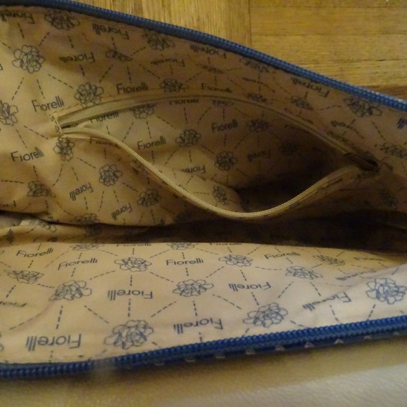 LIKE NEW SMALL FOIRELLI PURSE - Picture 5 of 5